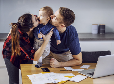 Photo d'une famille avec un bébé